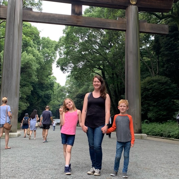 Hi! I’m your friendly Posher, Melissa 🌳 - Picture 7 of 10